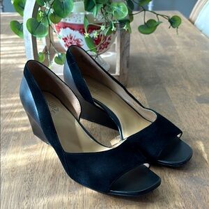 Naturalizer women’s black suede wedge with leather upper and heel